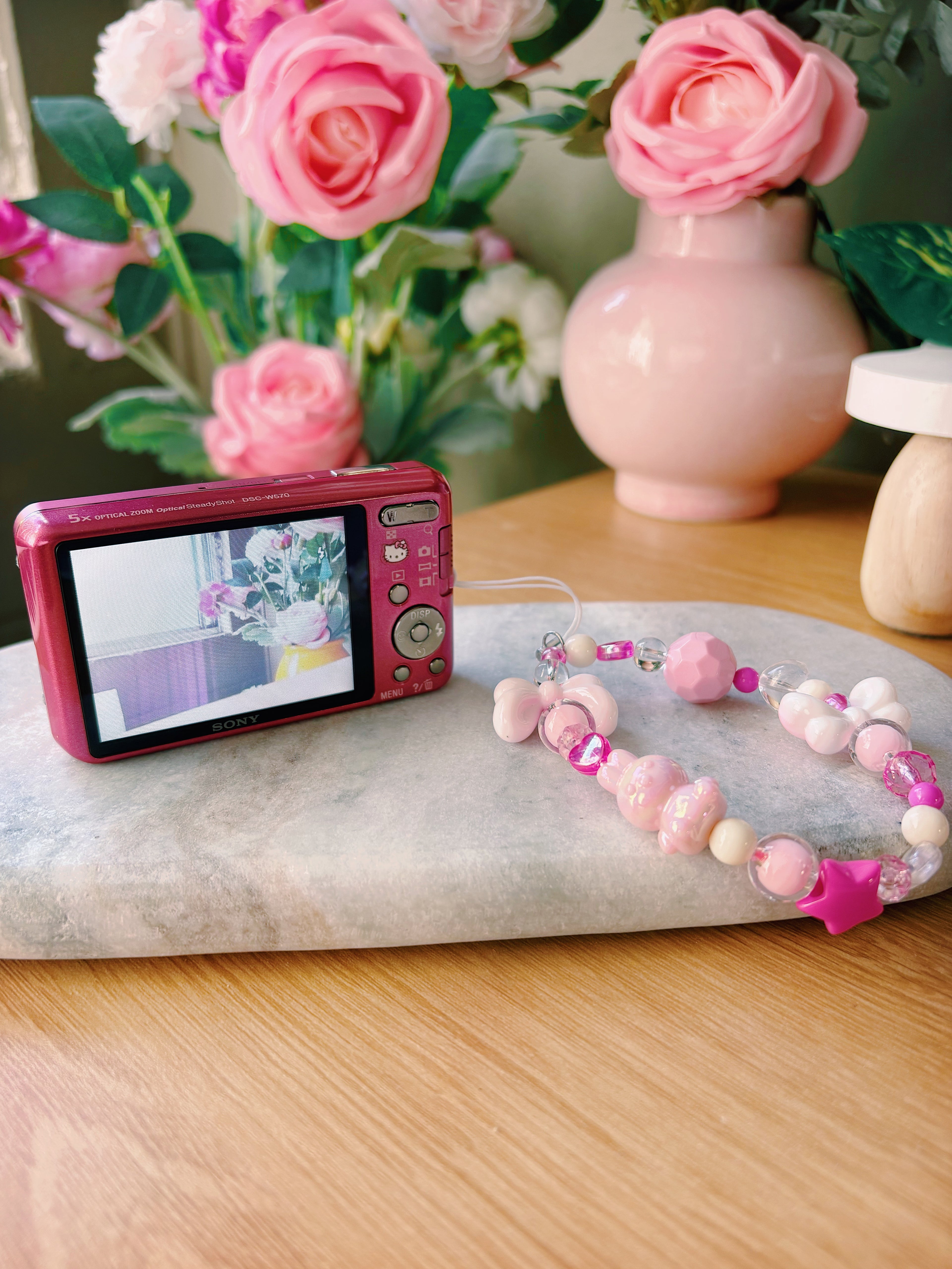 Luna – The Soft Dreamer | Sony Cyber-shot DSC-W570 (Pink)