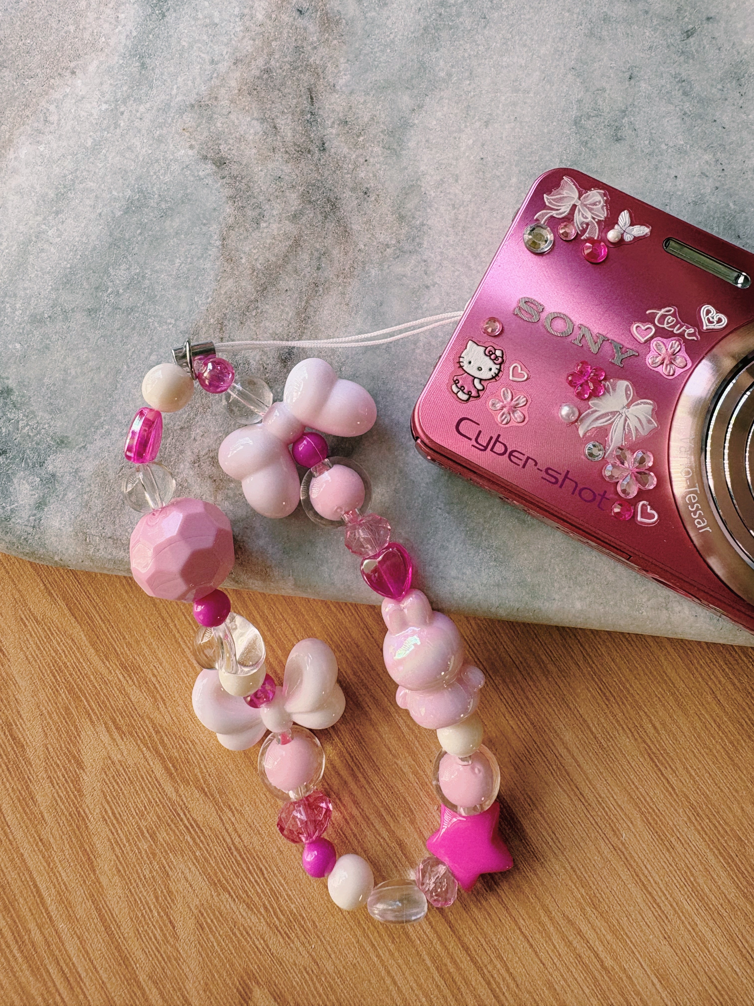 Luna – The Soft Dreamer | Sony Cyber-shot DSC-W570 (Pink)