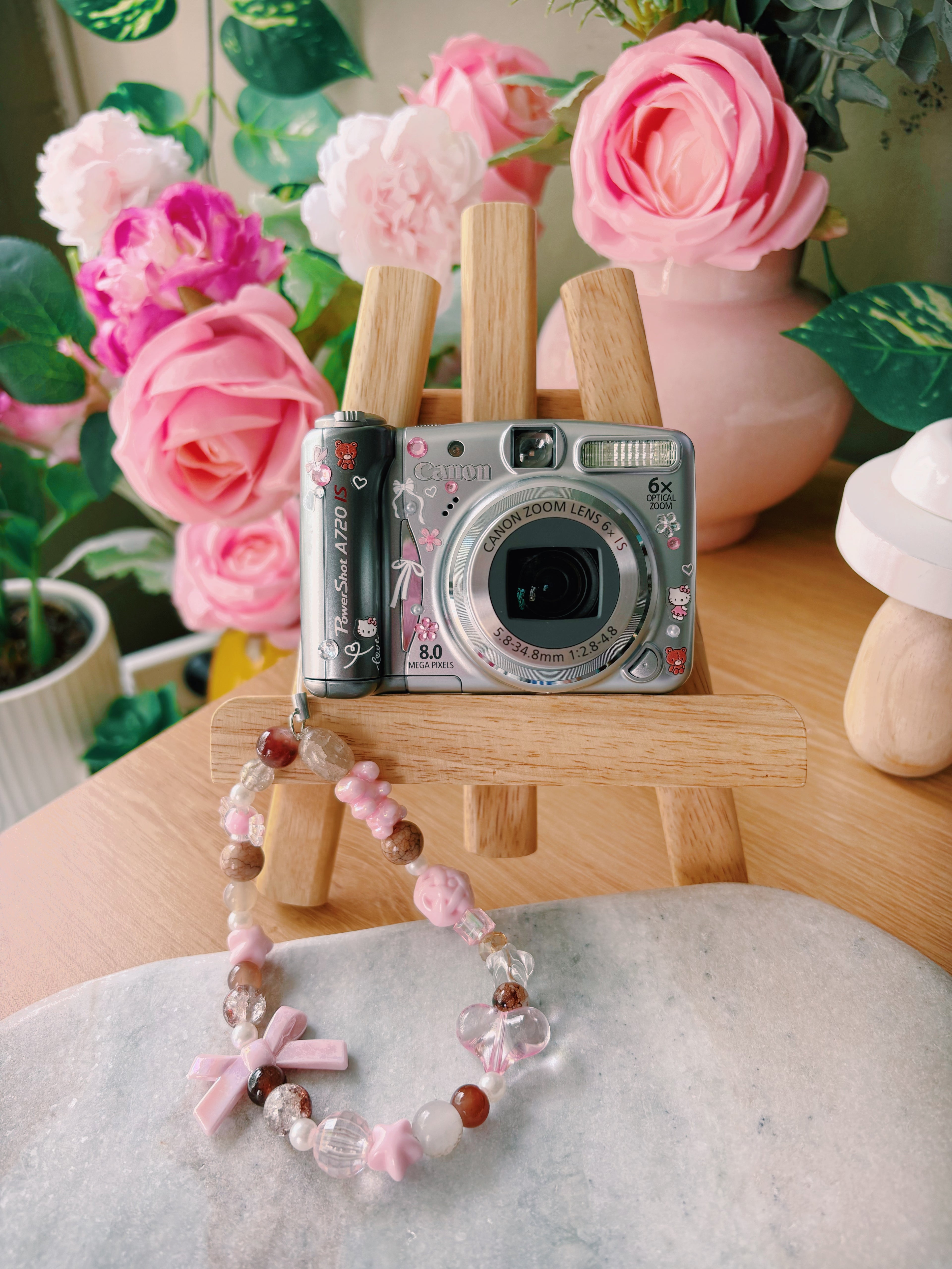 Rosalie – Canon Powershot A720 IS (Silver) | Soft Nostalgic Digi Cam