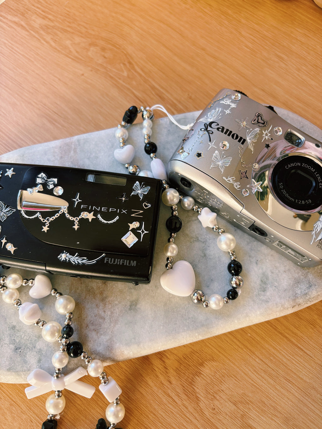 “Elysia” – Canon A2100 Silver Vintage Digi Cam (Y2K Aesthetic) | Charm Set