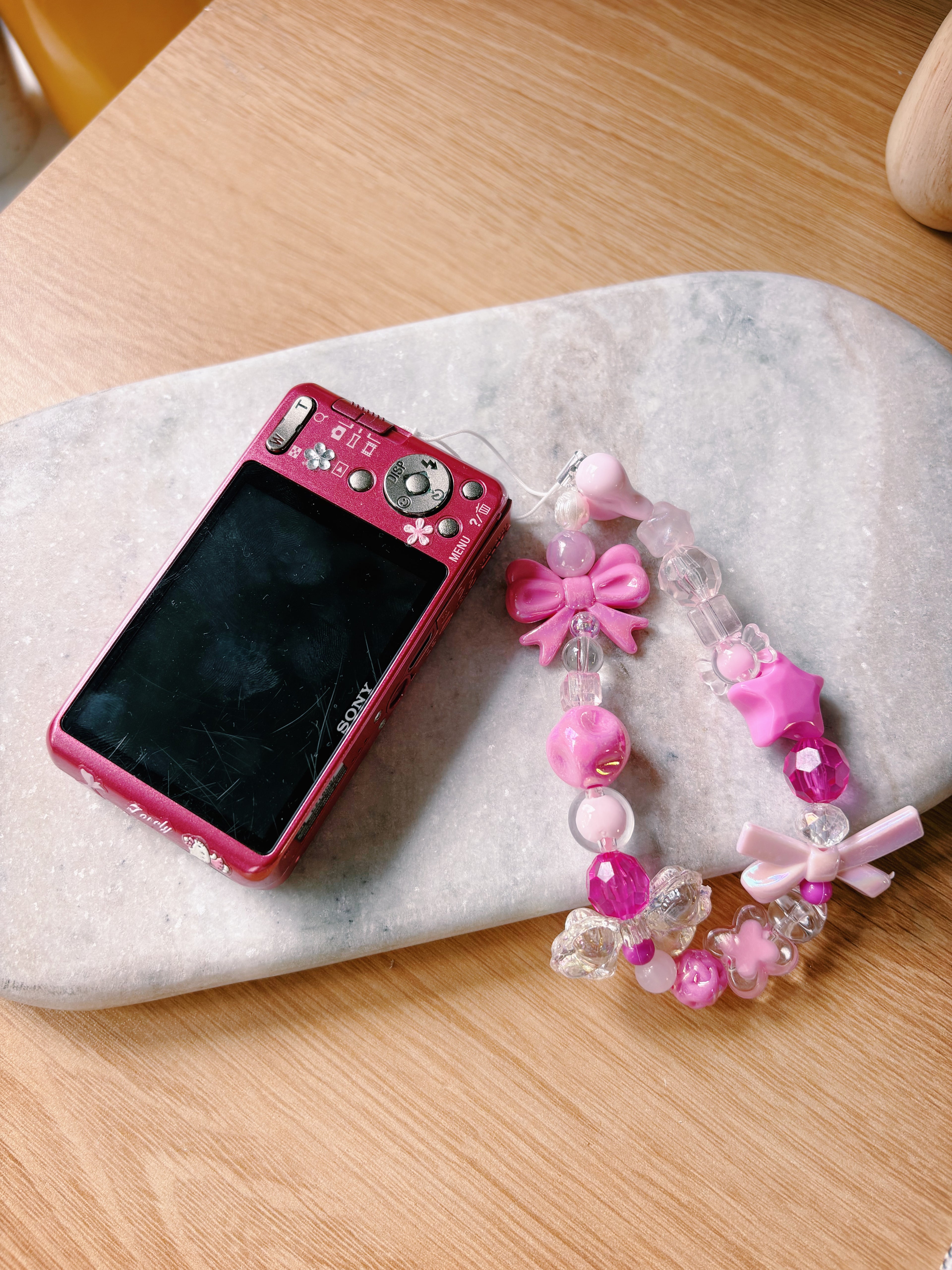 Lyra – The Gentle Glow | Sony Cyber-shot DSC-W570 – Pink