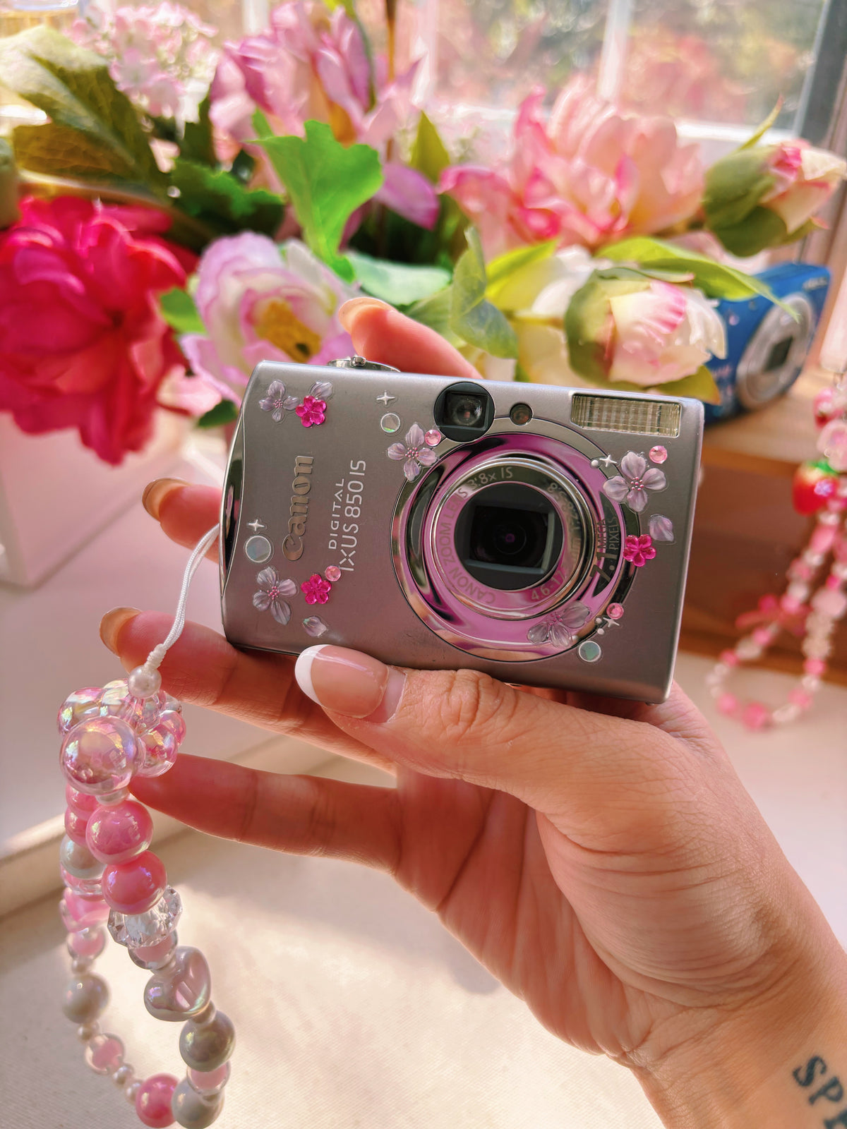 “Pink Pearl” 🎀🫧 Canon Digital IXUS 850 IS | Silver Y2K Digicam + Custom Beaded Charm