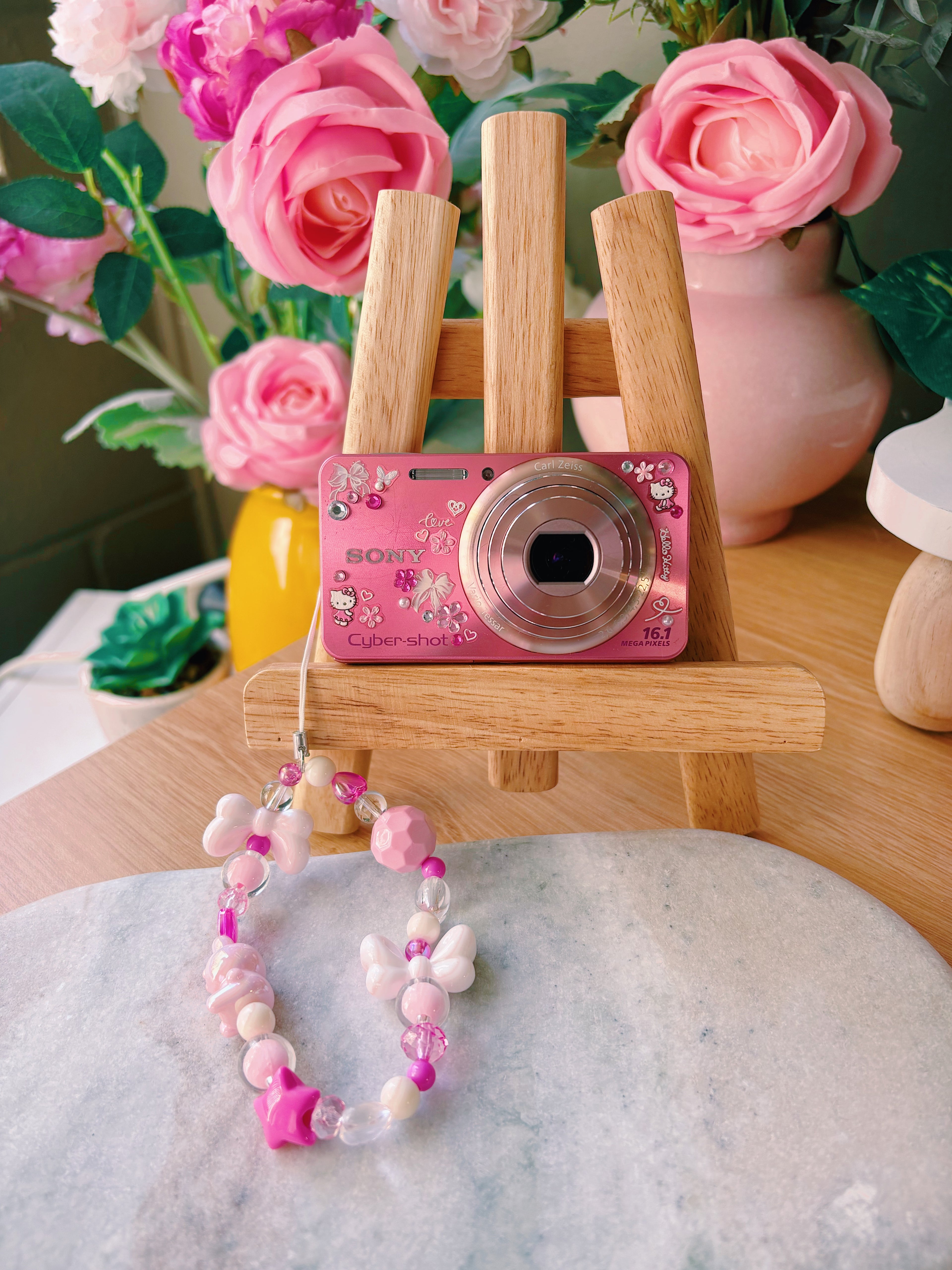 Luna – The Soft Dreamer | Sony Cyber-shot DSC-W570 (Pink)