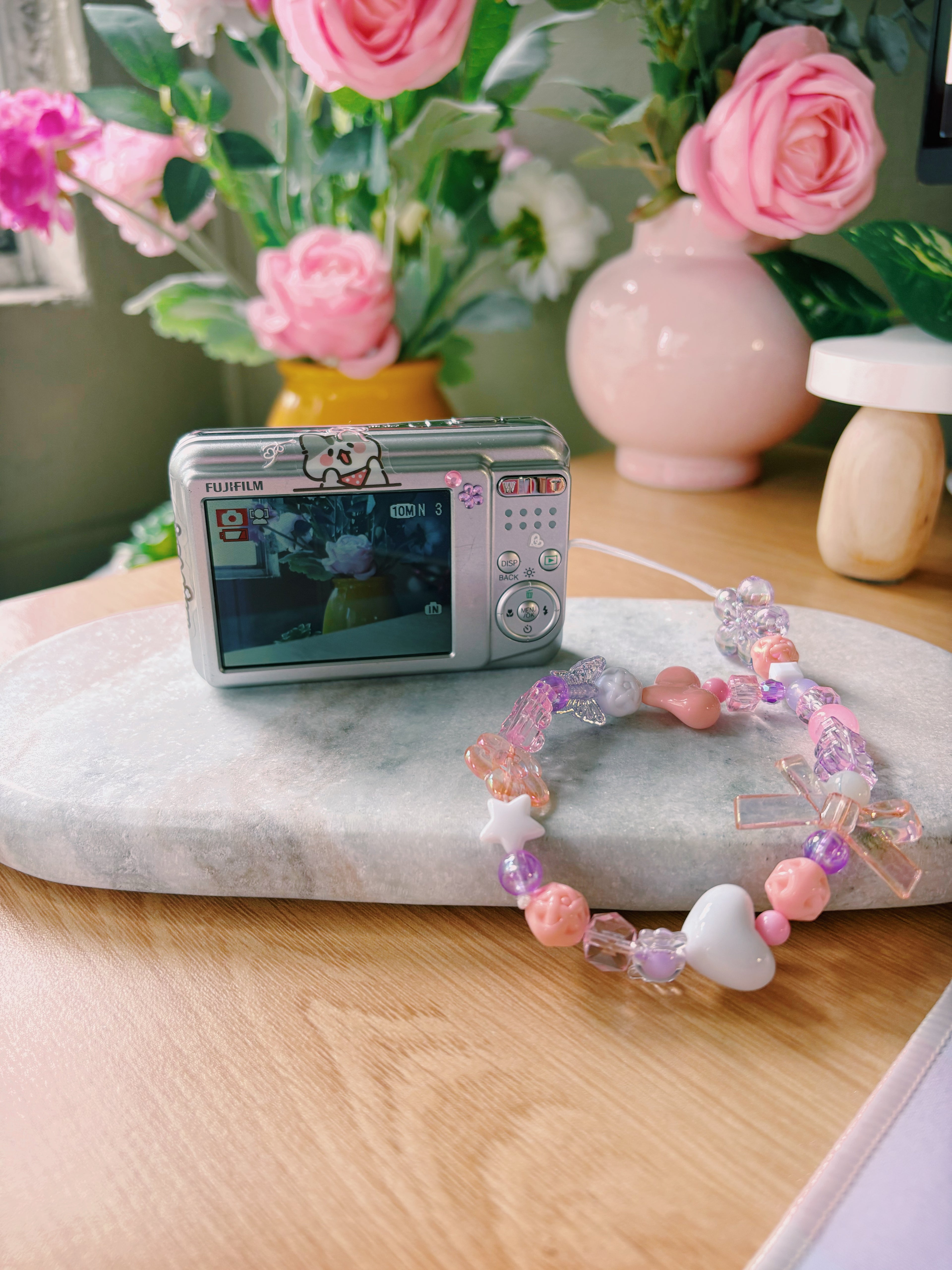 Elodie – The Soft Romantic | Fujifilm FinePix A170 – Silver