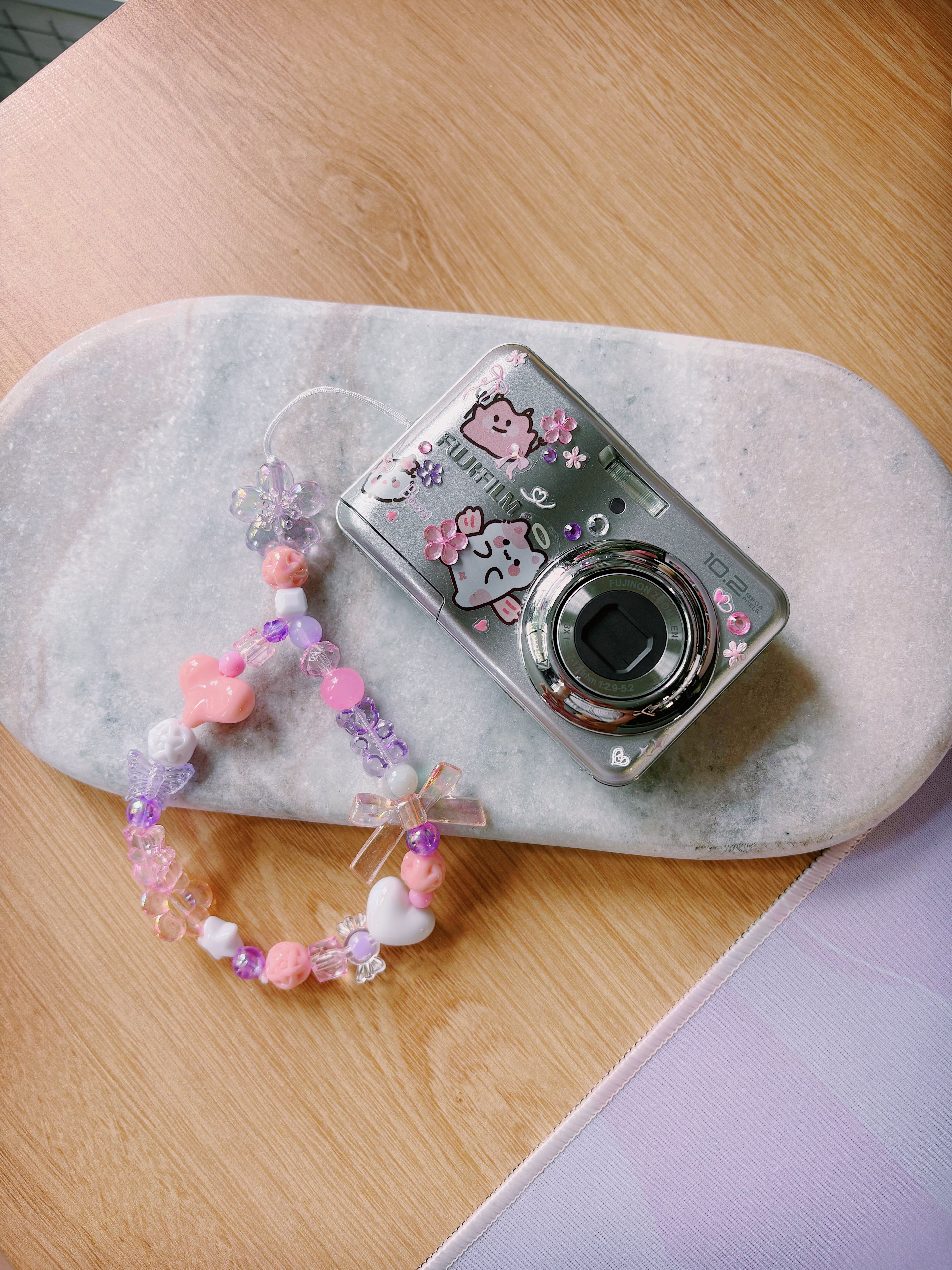 Elodie – The Soft Romantic | Fujifilm FinePix A170 – Silver