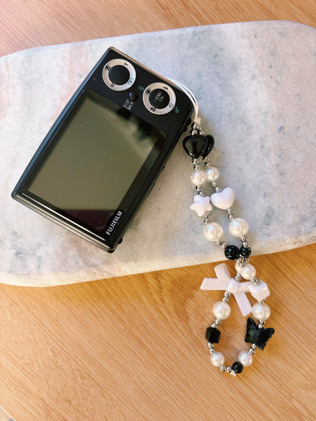 “Nyra” – Fujifilm FinePix Z20FD Black Vintage Digi Cam (Y2K Aesthetic) | Charm Set