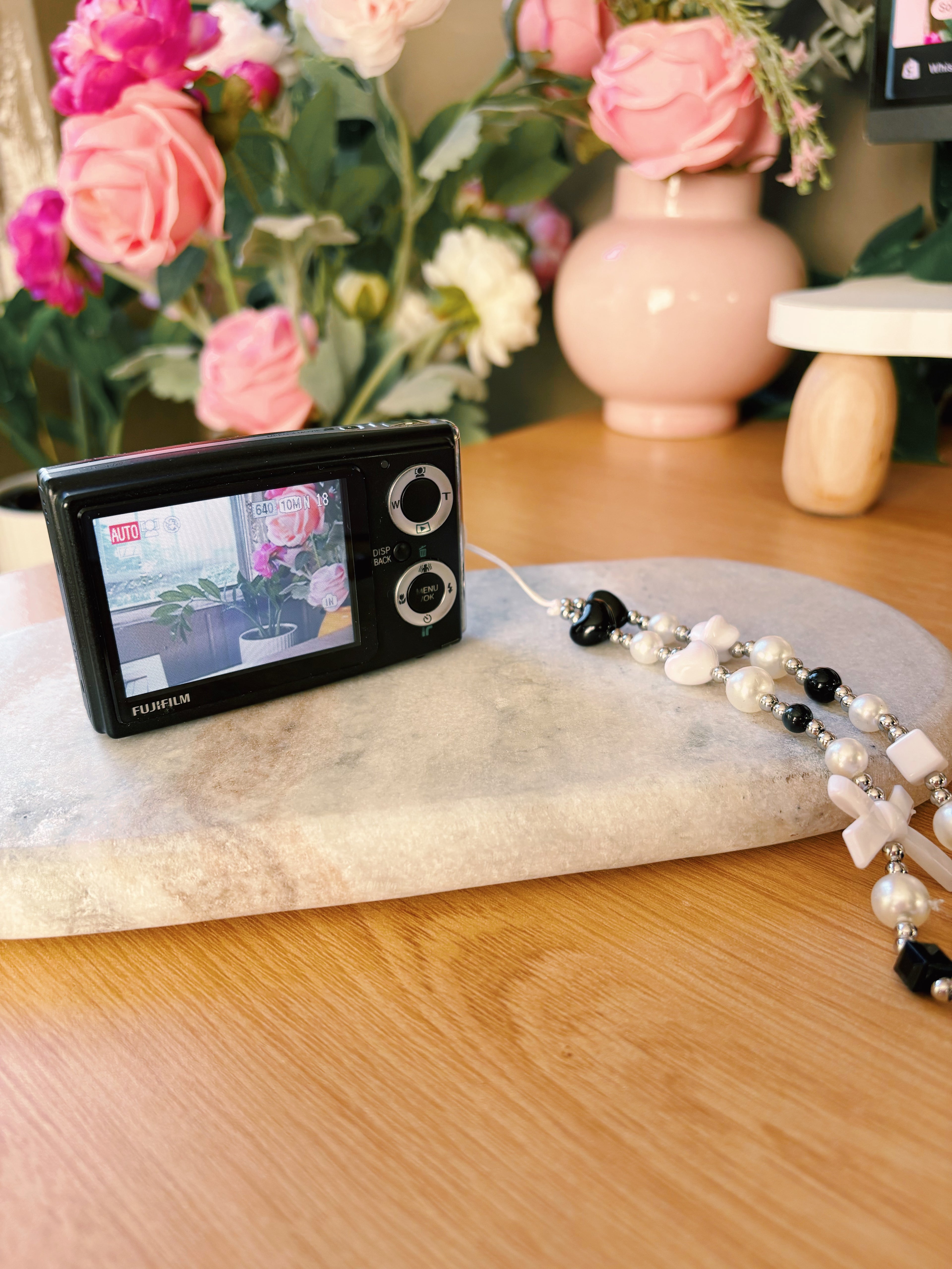 “Nyra” – Fujifilm FinePix Z20FD Black Vintage Digi Cam (Y2K Aesthetic) | Charm Set