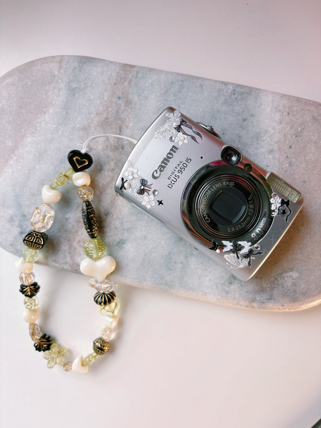 Silver Locket — Canon IXUS 950 IS Digital Camera Set