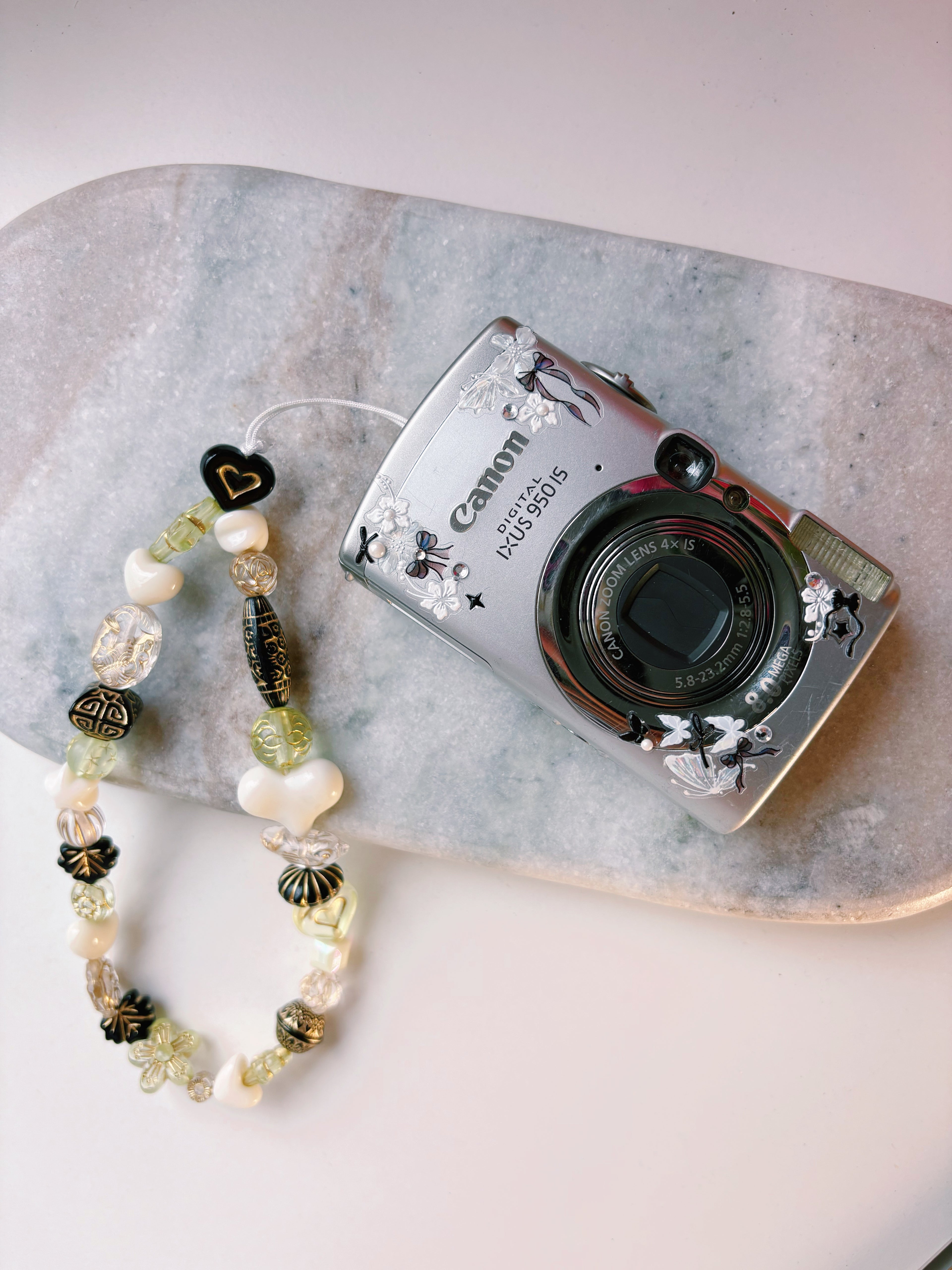 Silver Locket — Canon IXUS 950 IS Digital Camera Set