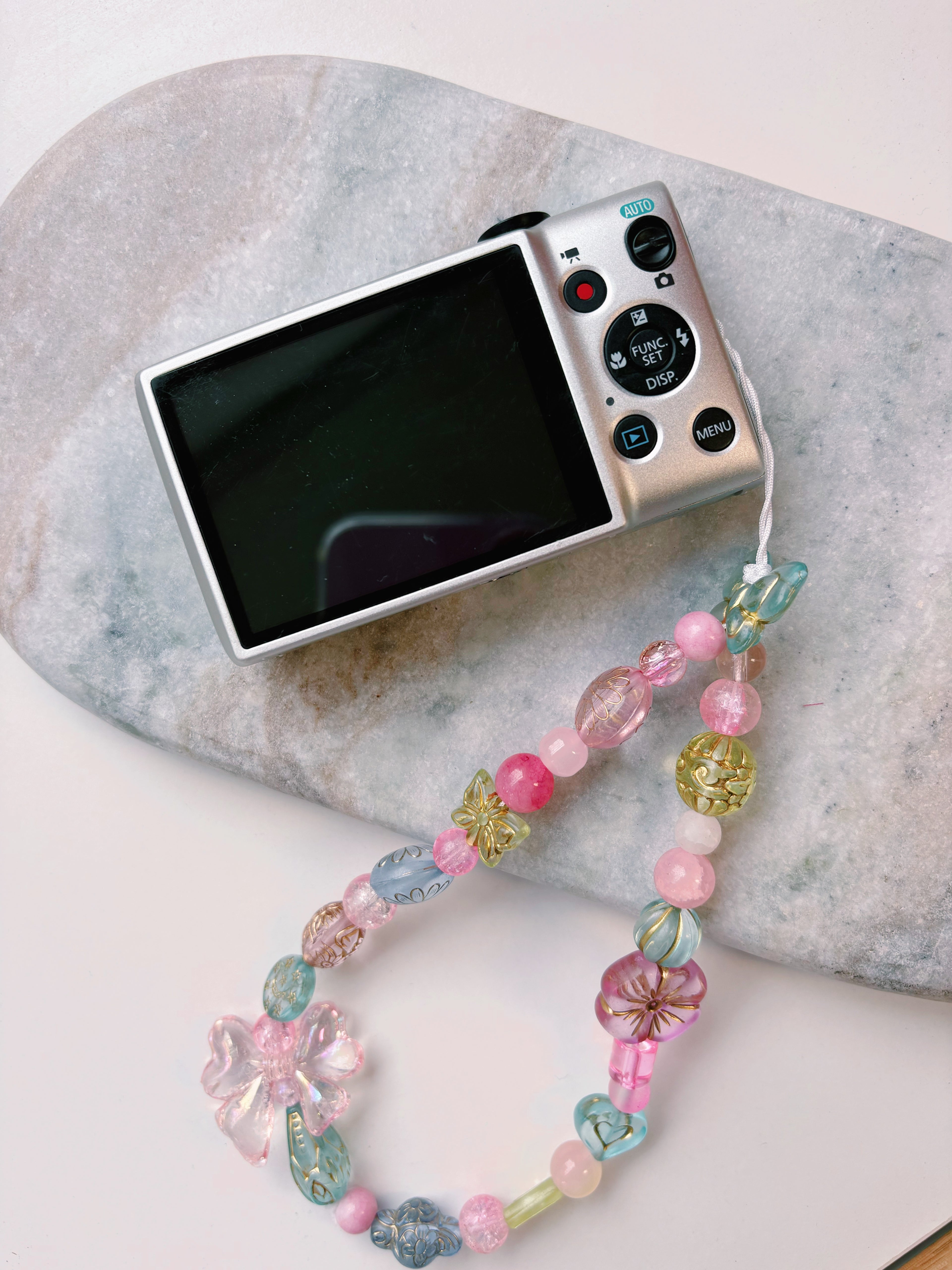 “Ice Blossom” 🌸 — Canon IXUS 132 Digital Camera Set
