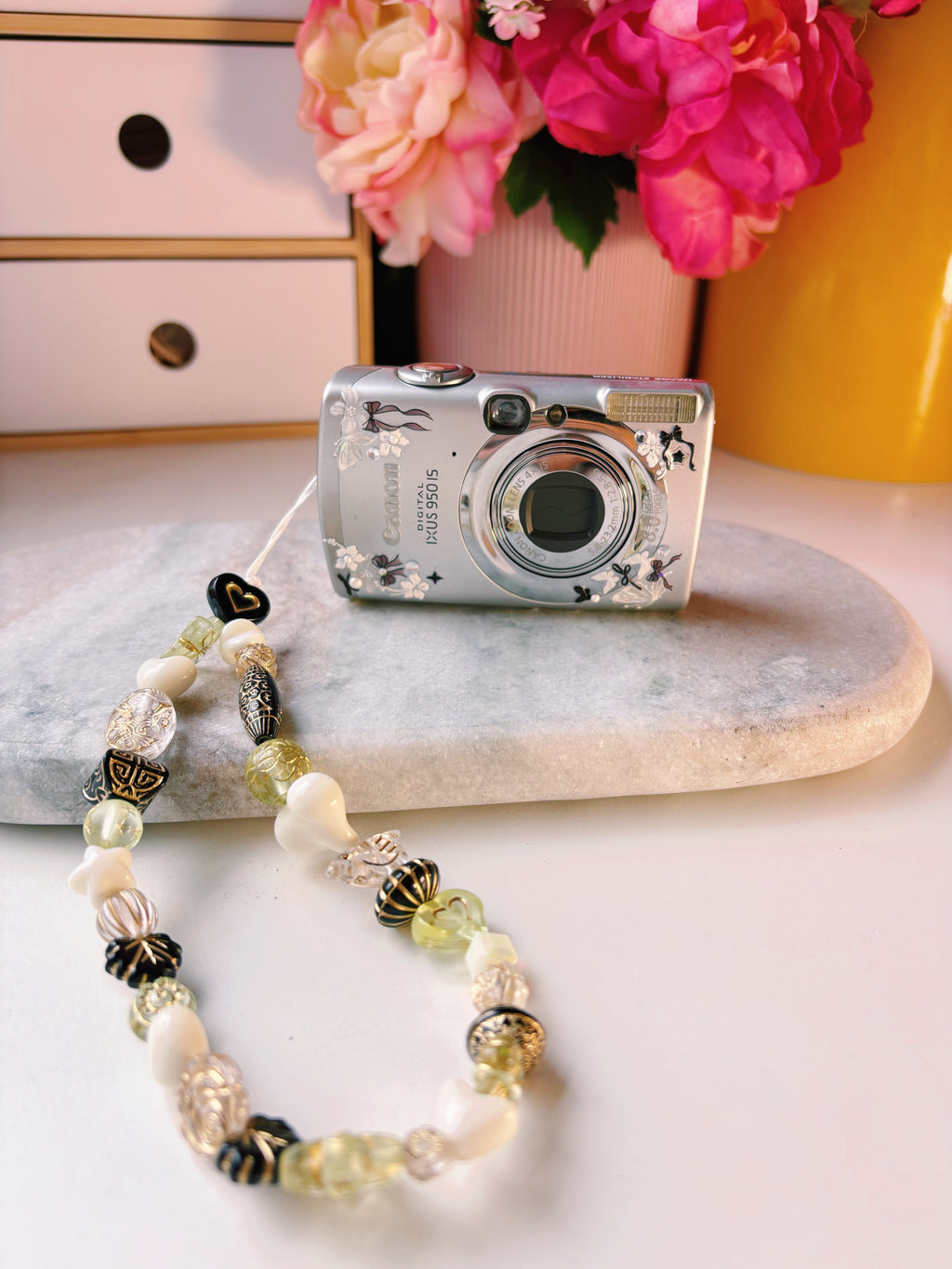 Silver Locket — Canon IXUS 950 IS Digital Camera Set