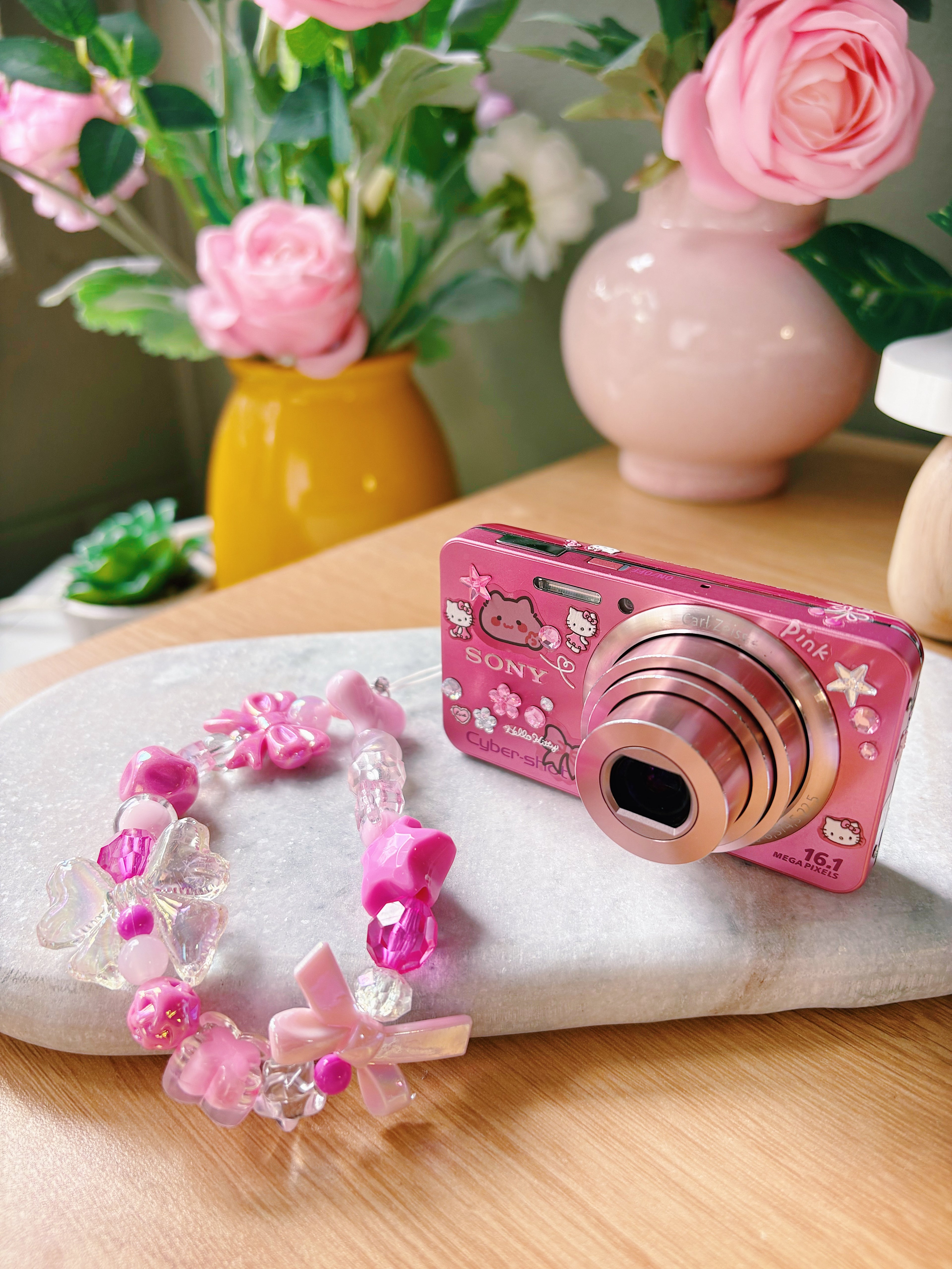 Lyra – The Gentle Glow | Sony Cyber-shot DSC-W570 – Pink