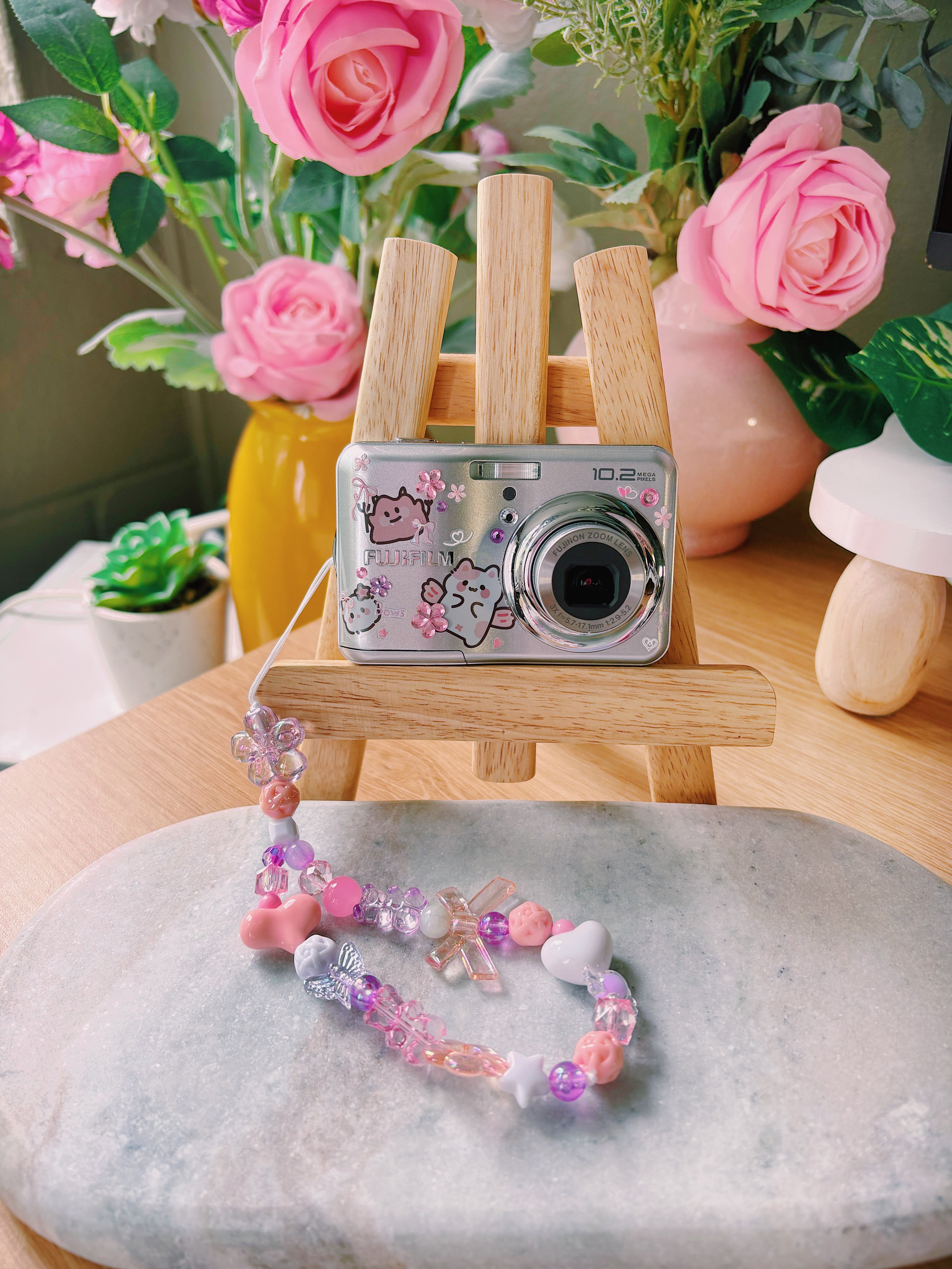 Elodie – The Soft Romantic | Fujifilm FinePix A170 – Silver