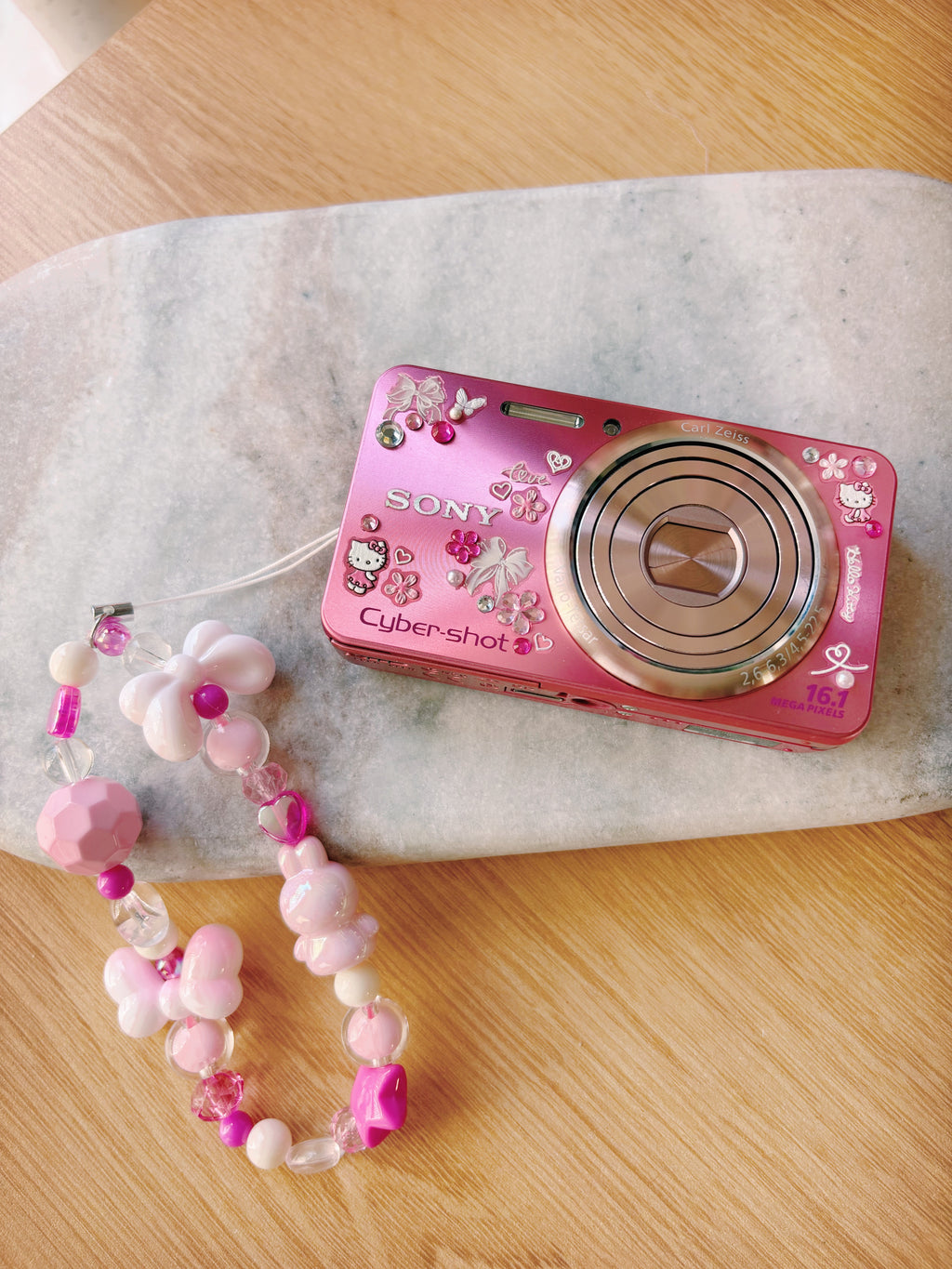 Luna – The Soft Dreamer | Sony Cyber-shot DSC-W570 (Pink)