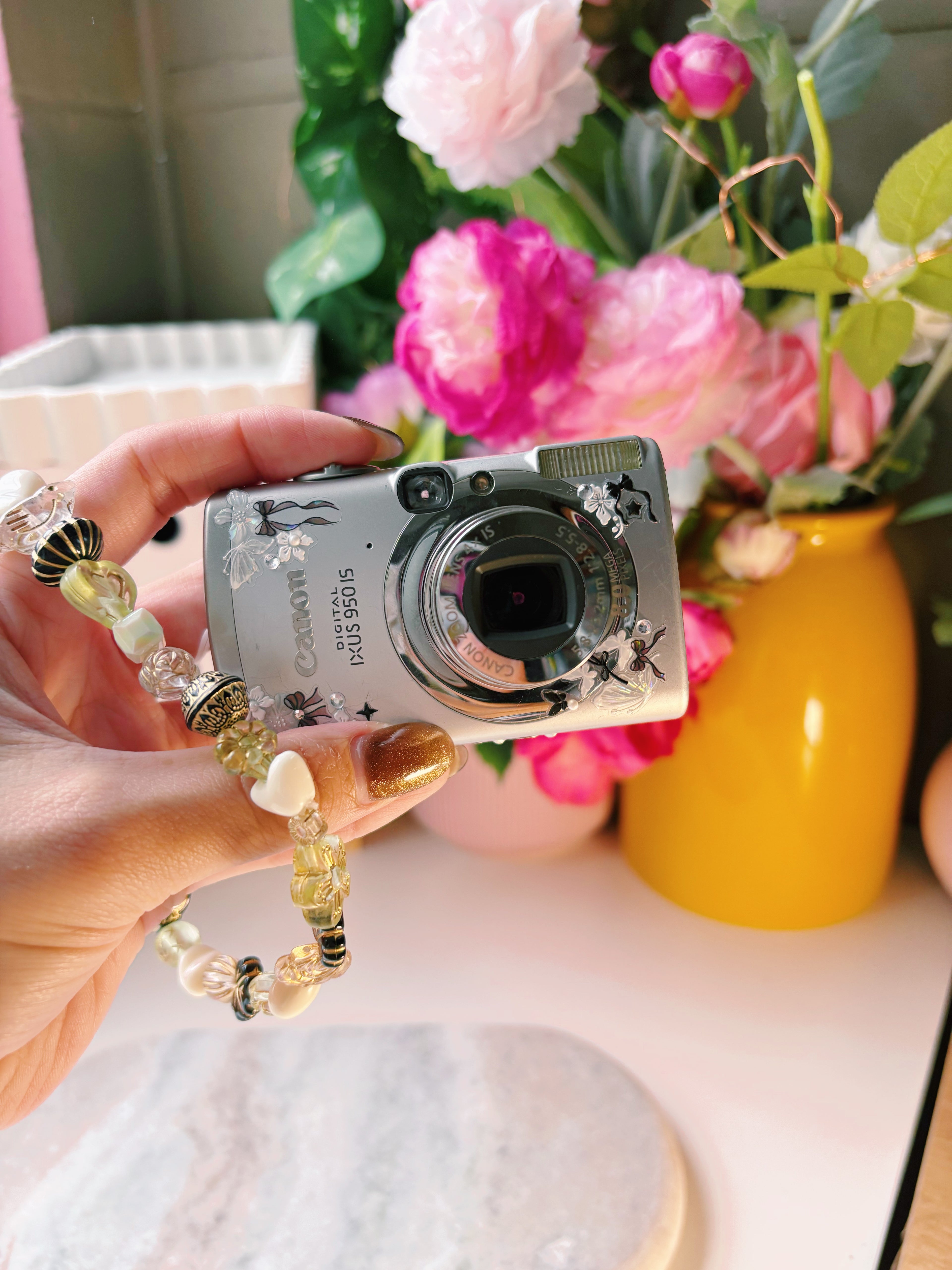 Silver Locket — Canon IXUS 950 IS Digital Camera Set