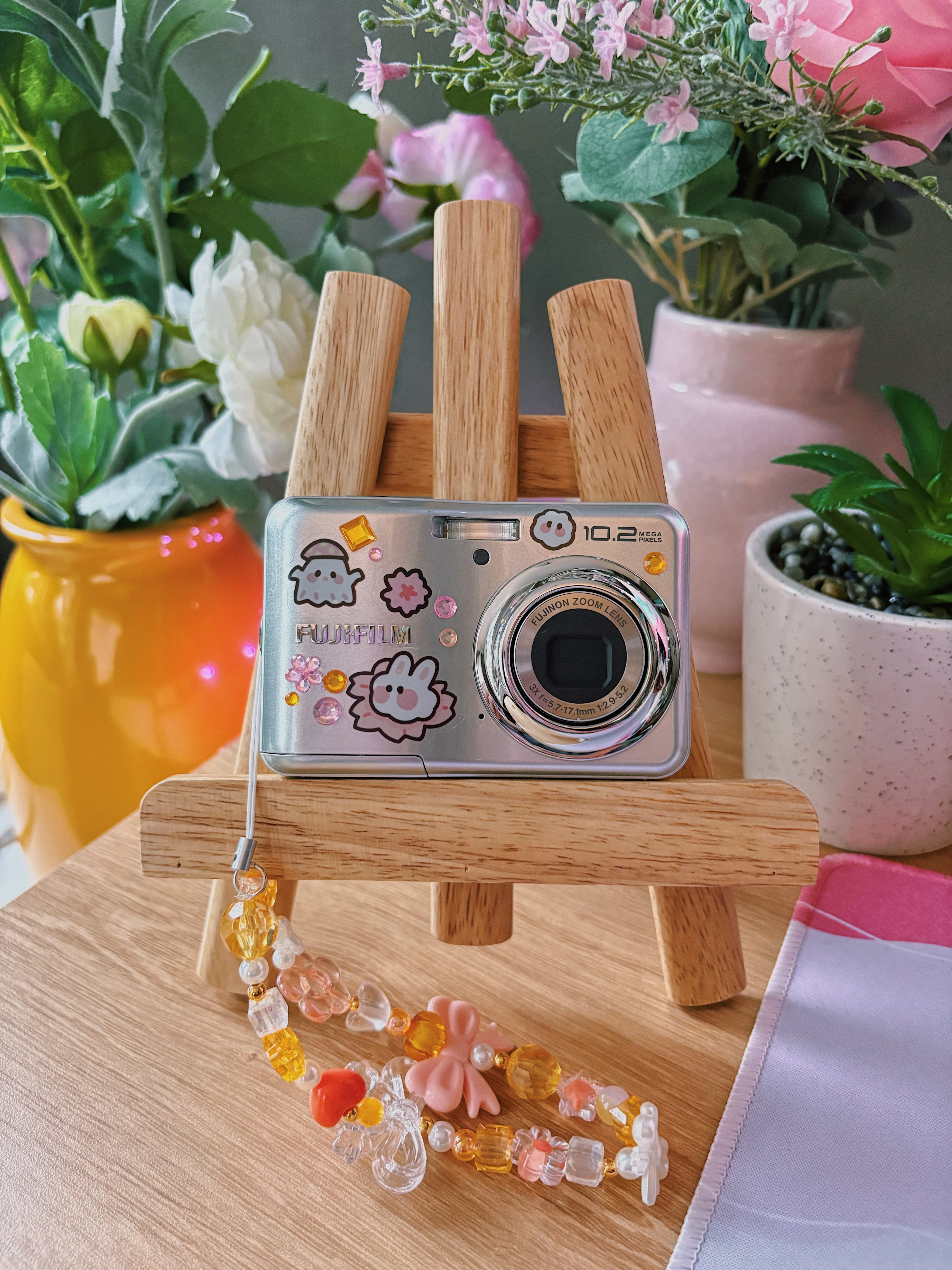 Opal – The Bright Optimist | Fujifilm FinePix A170 – Silver