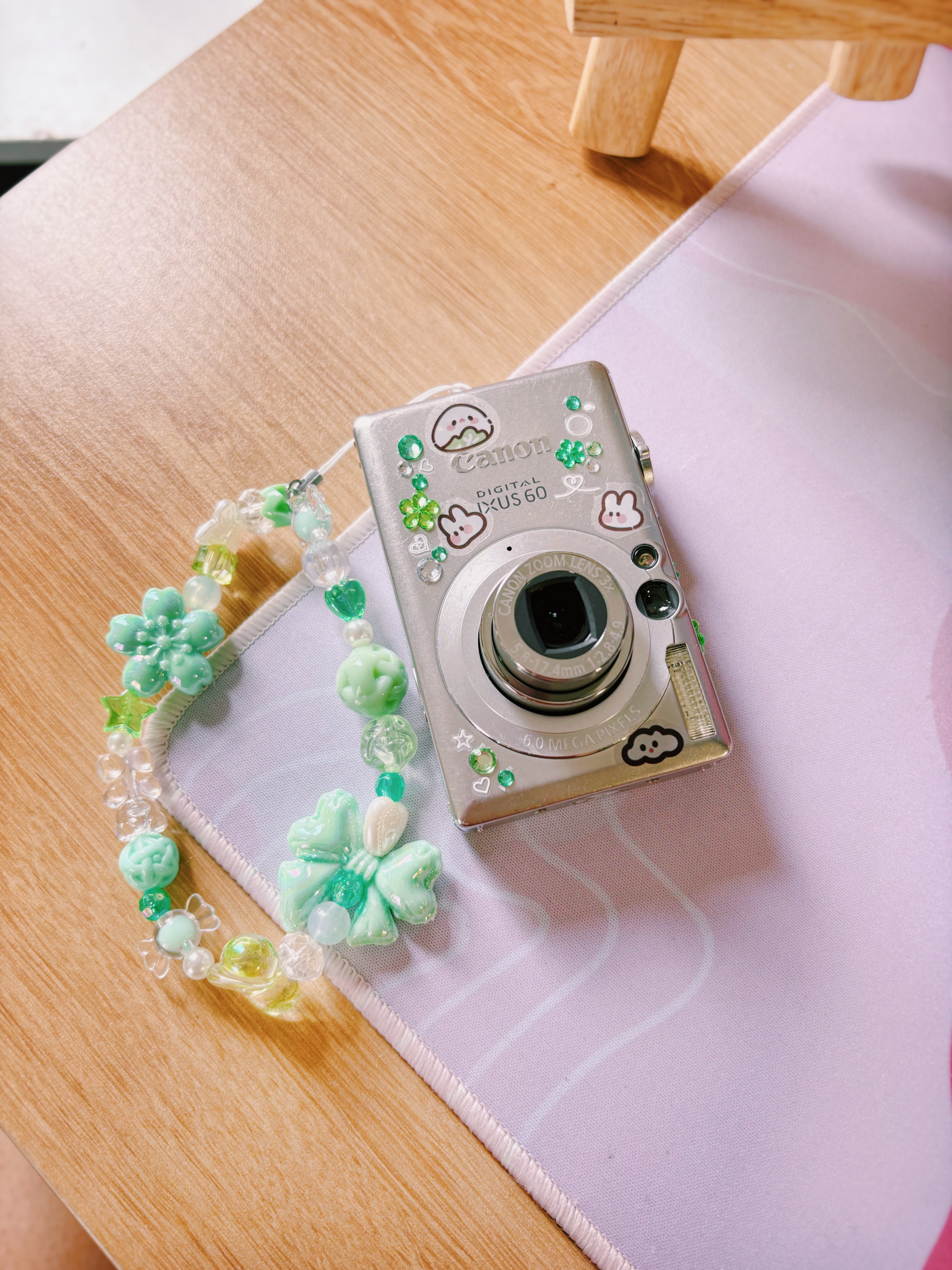 Nova – The Soft Icon | Canon IXUS 60 – Silver