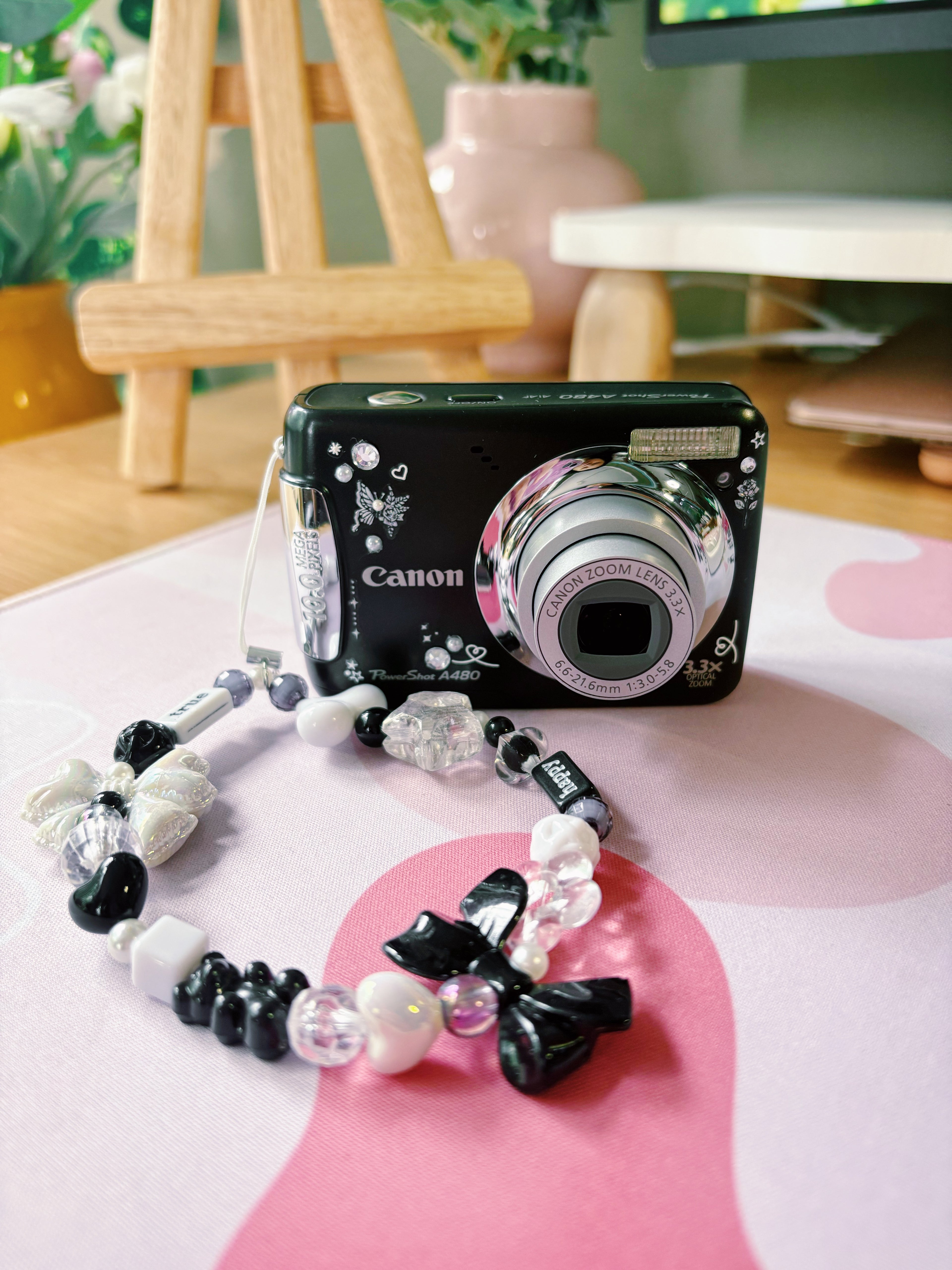 Onyx – The Timeless Classic | Canon PowerShot A480 – Black