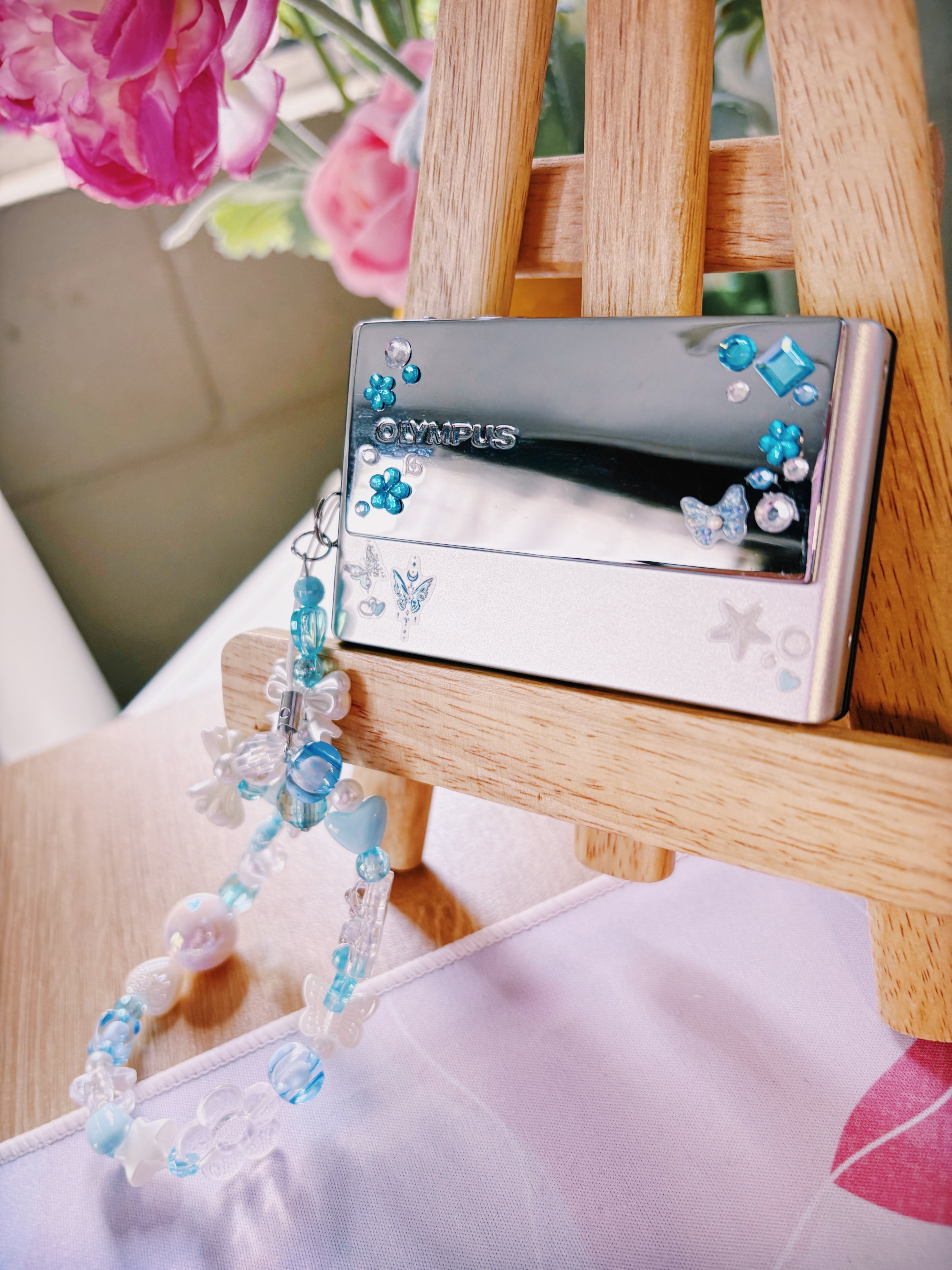 Mist – The Elegant Minimalist | Olympus mju 1040 – Silver