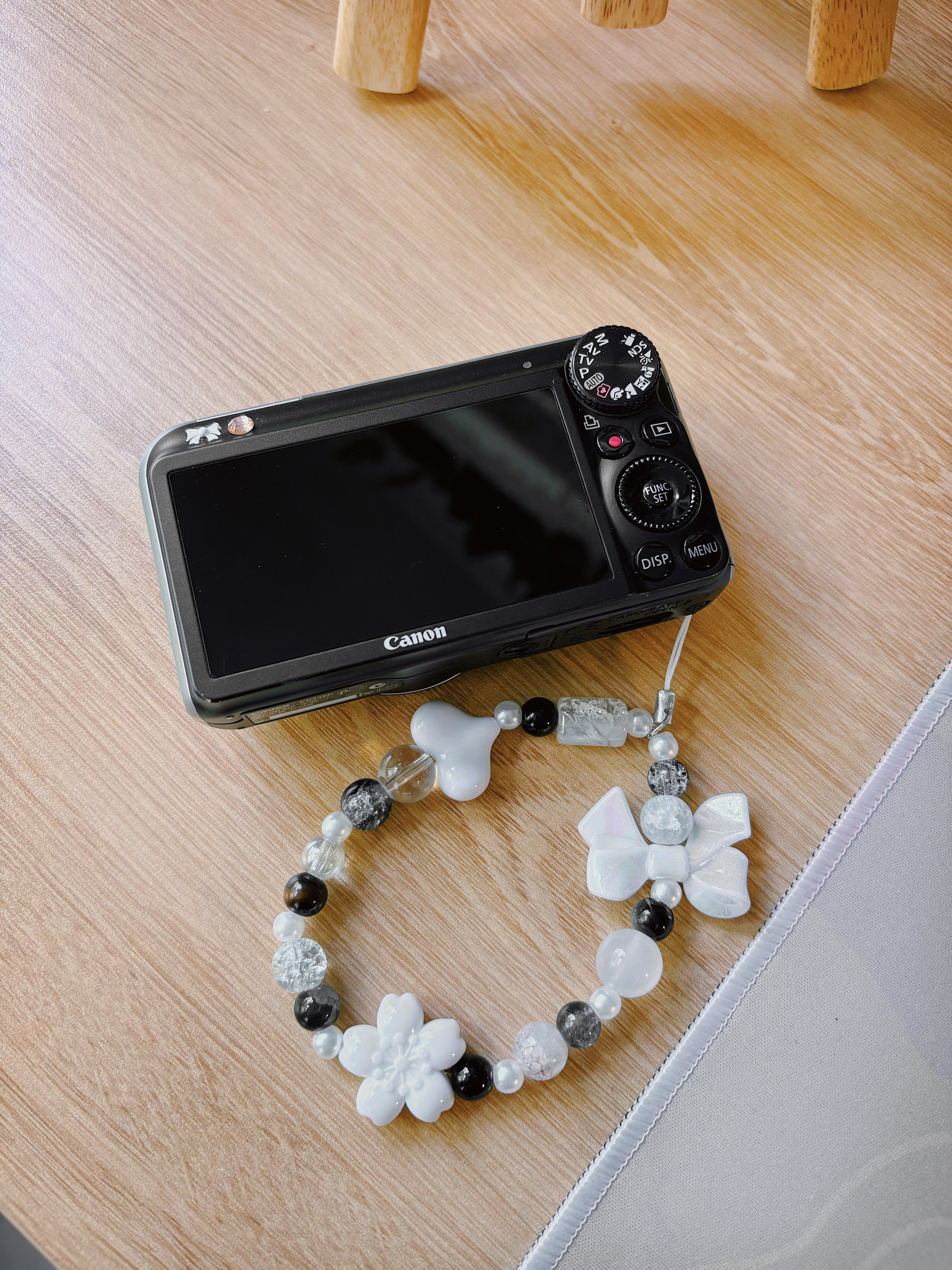 Noir – The Midnight Muse | Canon PowerShot SX210HS – Black