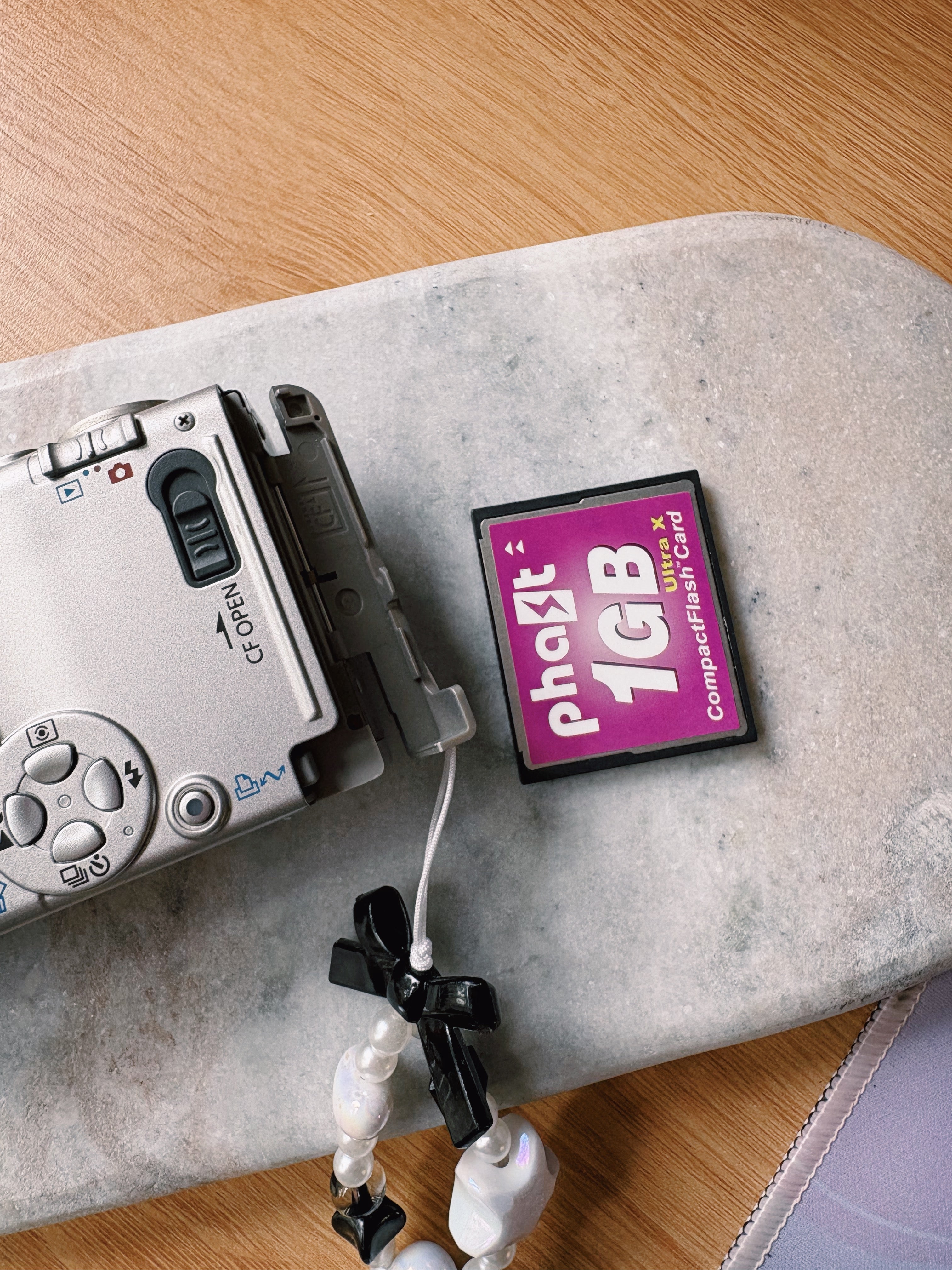 Nova – The 2003 It Girl | Canon IXUS 500 Digital (Silver) | True Y2K CompactFlash Digi